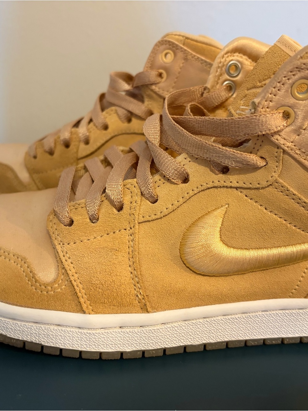 Jordan 1 High Season of Her - Ice Peach - Picture 2 of 7
